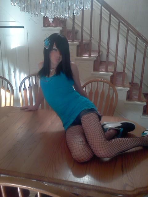 Beautiful emo in this awesome pic
