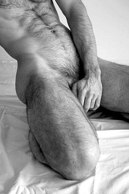 naked.
