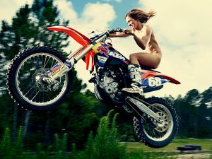 Tara Geiger in ESPN Body issue.