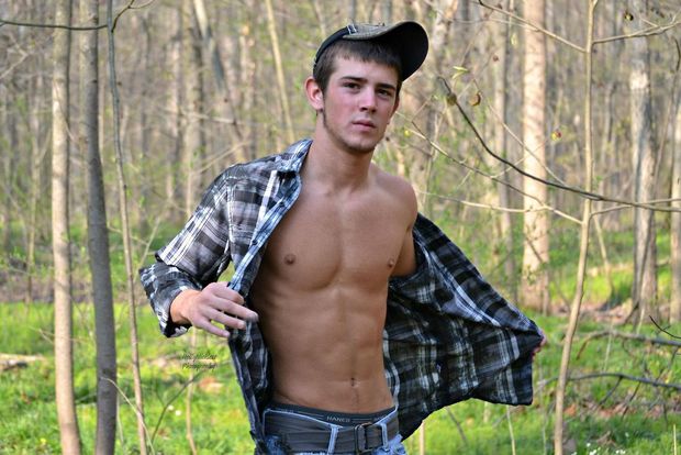 Stunning gay muscular body in hot picture