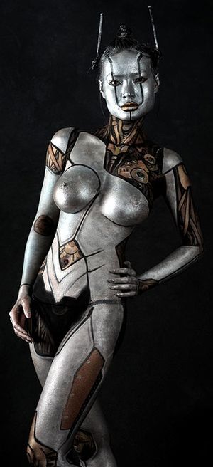 Pretty Asian bodypainted