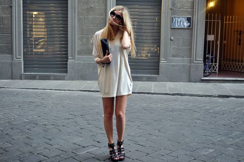 Gorgeous blonde in a awesome photo