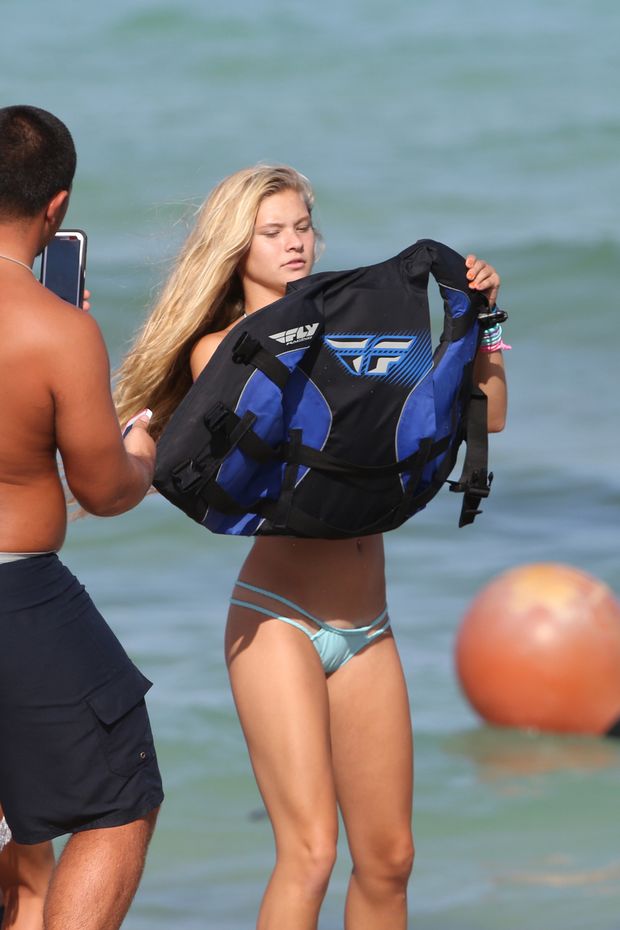 bikini camel toe