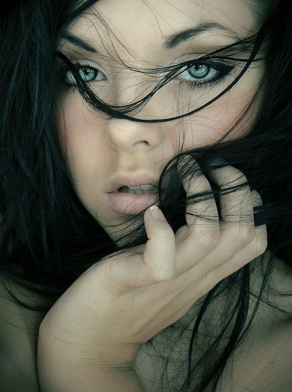 Hot brunette in a awesome picture