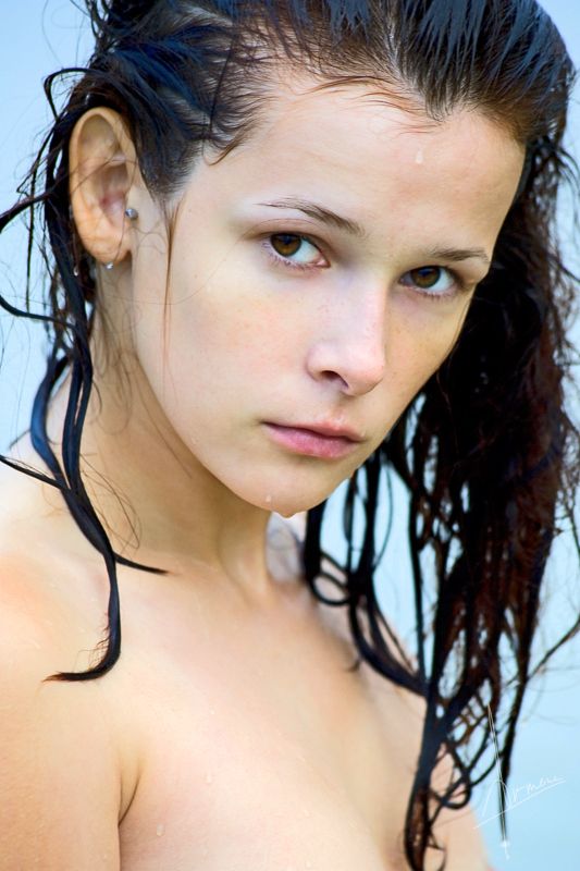 Awesome pic with a hot brunette