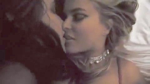 Carmen Electra Hot Lesbian Sex Tape