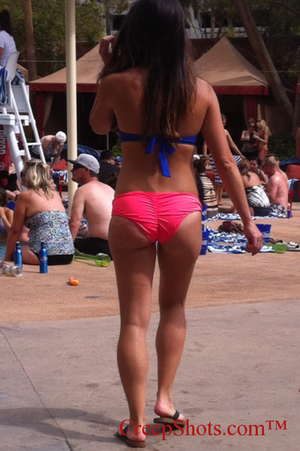 Treasure Island in Vegas has its share of phat asses walking around and I wasn&#8217;t about to let her walk by without creeping her.Â  She liked walking by and on the other side of the pool, her and her girl friend were putting on a sexy dance with bumpi