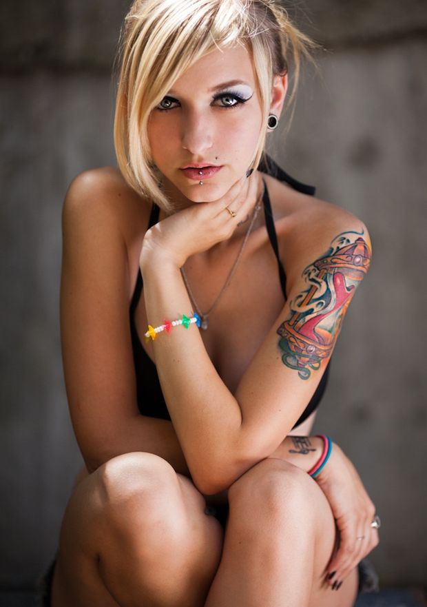 Fabulous blonde in a amazing pic