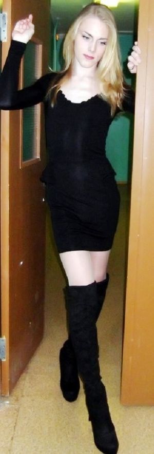 Lovely blonde in incredible pic