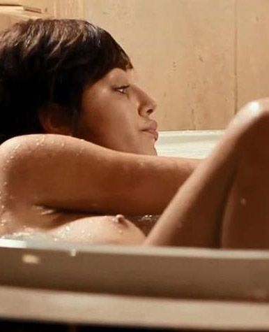 Belen Rodriguez nude in Se sei cosi, ti dico si