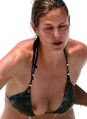 Heidi Klum boobslip and ass crack paparazzi shots