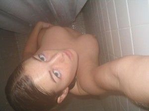Hot Selfshot Babe Posts Her Pics Follow @SelfShotsBlog