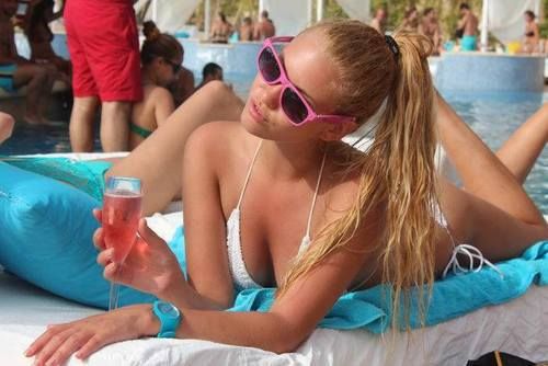 Awesome pic featuring superb blonde