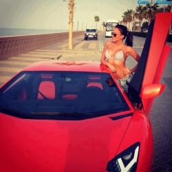 Awesome pic with a beautiful brunette