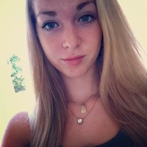 Gorgeous blonde teen in amazing selfshot picture