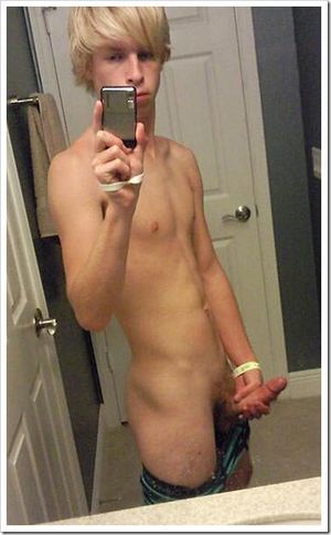Twink showing off in the bathroom