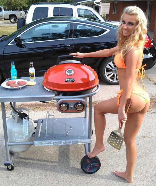 Sexy blonde ass in this hot picture