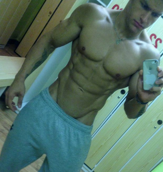 Awesome homemade photo with a beautiful gay muscular body