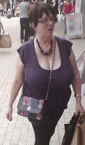 Incredible pic with hot brunette