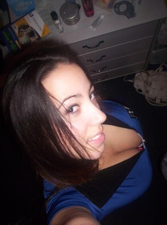 Some downblouse cleavage to check out