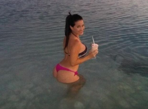 Incredible girl next door selfshot photo with stunning booty