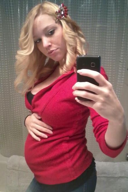 Blonde 25 Weeks Pregnant