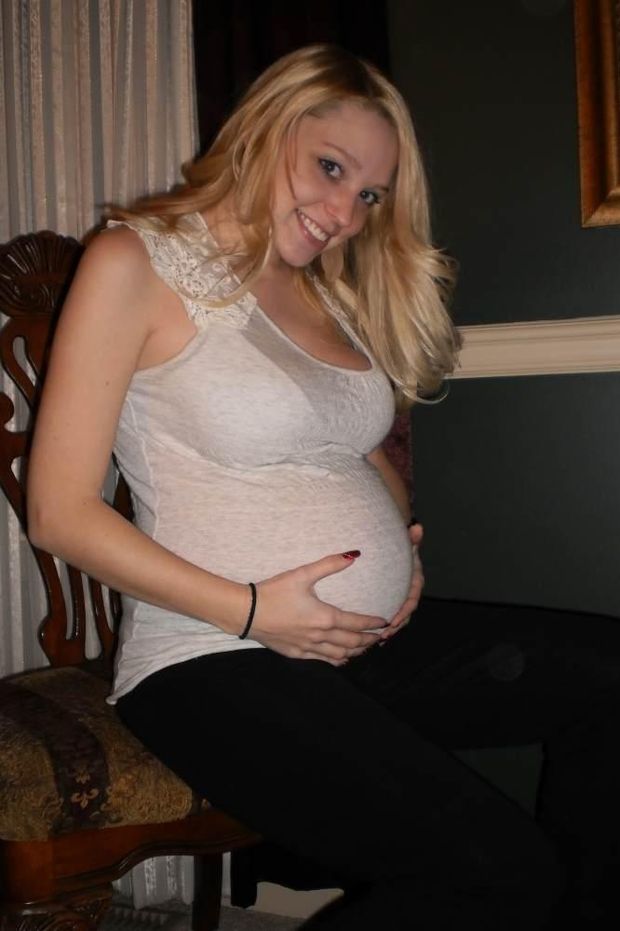 Blonde 28 Weeks Pregnant