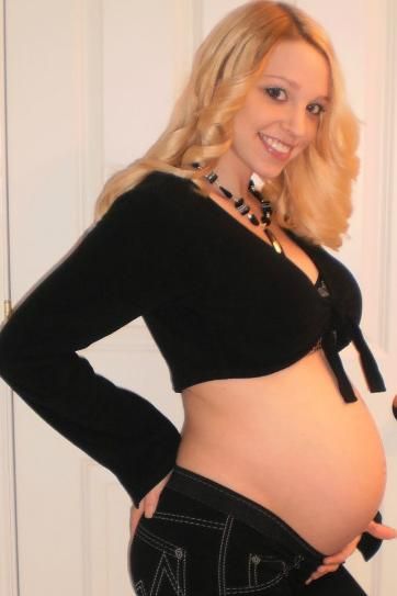 Blonde 31 Weeks Pregnant