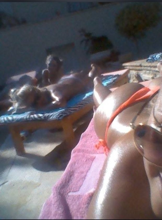Awesome rookie selfshot pic featuring hot blonde hooters