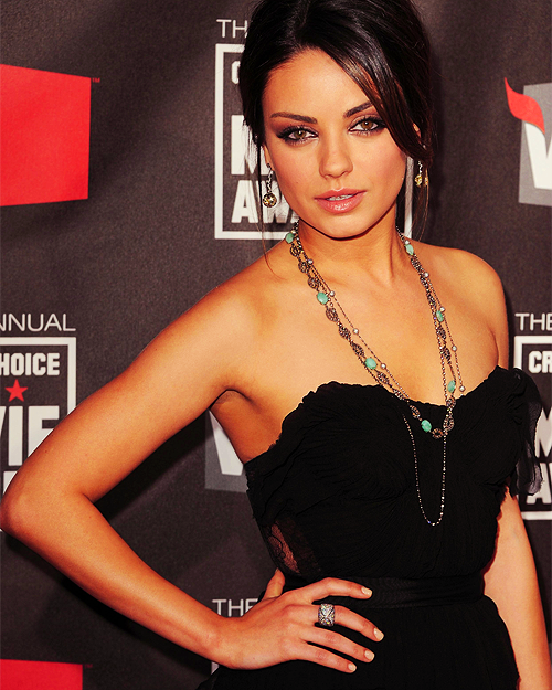 mila kunis strapless dress