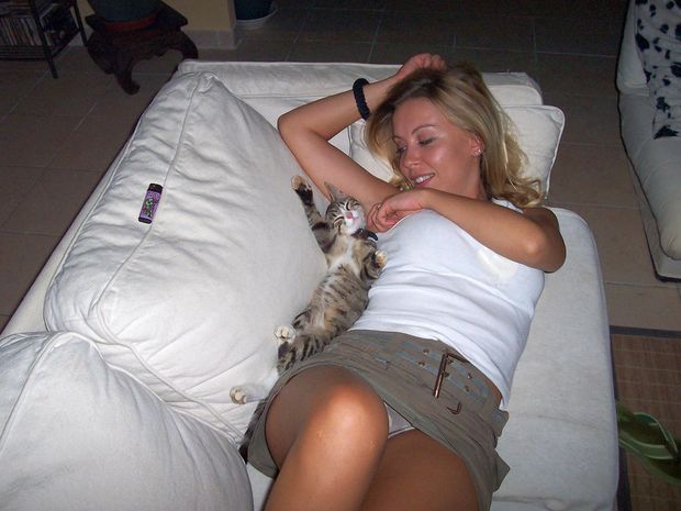 Girl plays with her pussy
