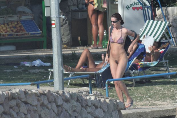 Candid bottomless bikini girl