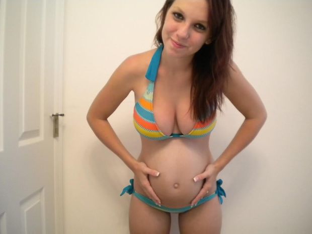 Awesome amateur pic with amazing brunette