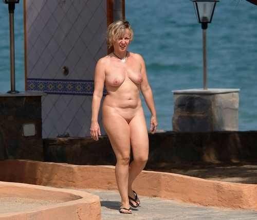 Sexy blonde milf in amazing picture