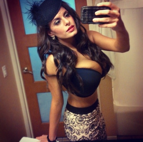 she is so beautiful. and she knows it ;-)