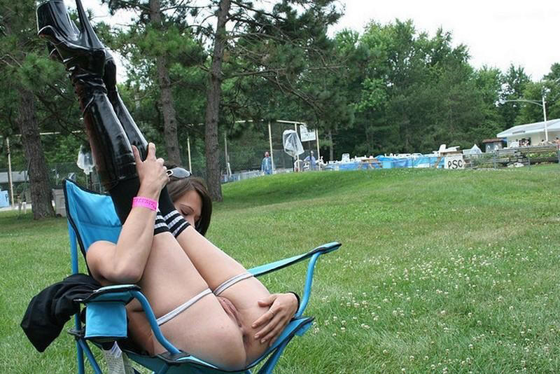 OMG!!! She does the nasty pose at the park
