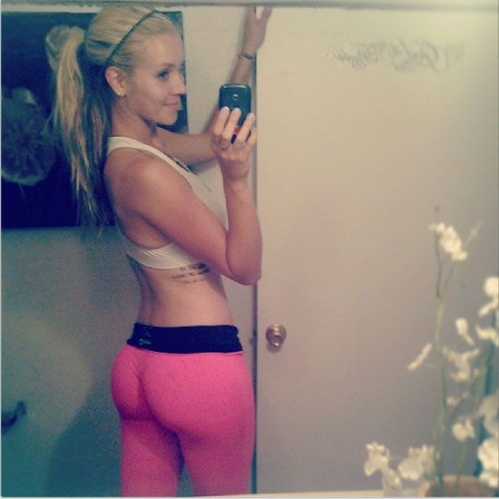 Amazing novice selfshot pic with a sexy blonde ass