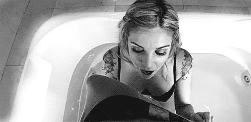 Sexy blonde in this amazing pic
