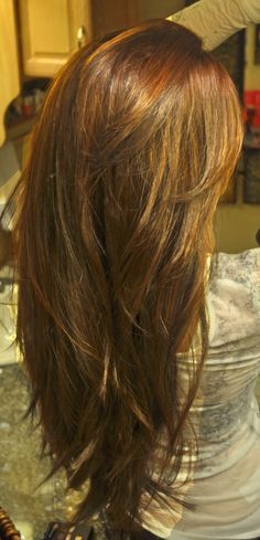 Lovely brunette in awesome pic