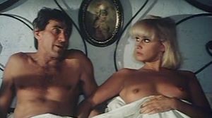 Passi furtivi in una notte boia nude scenes