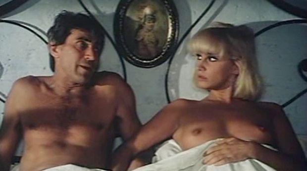 Passi furtivi in una notte boia nude scenes