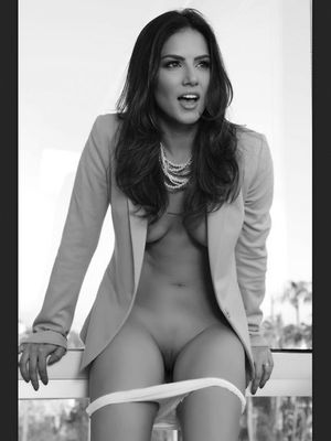 Hot brunette in this amazing pic