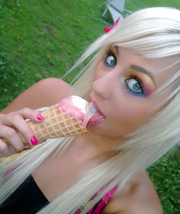 Gorgeous blonde in a hot picture