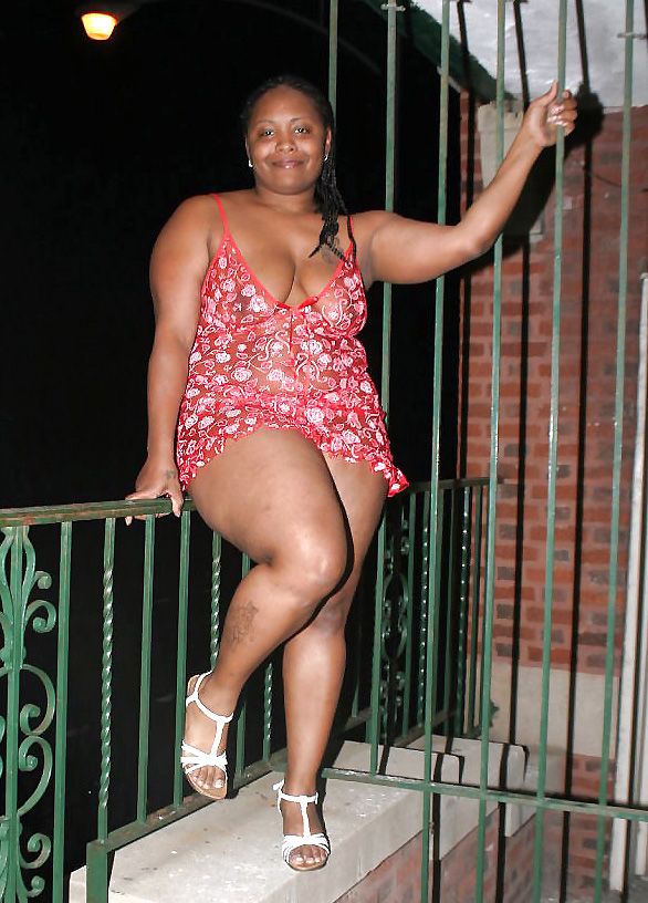Gorgeous dark-skinned big girls in incredible pic