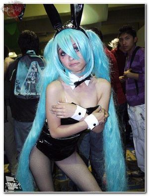 hatsune miku cosplay :3