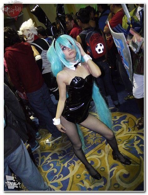 hatsune miku cosplay :3