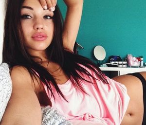 Amazing brunette in a incredible photo