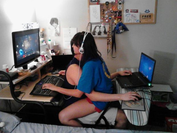 Gamers couple