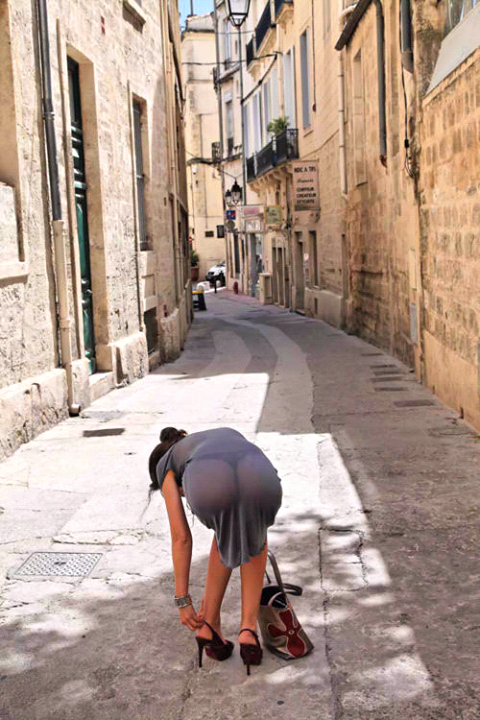 Gorgeous brunette butt in awesome photo