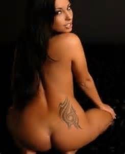 Awesome pic with a superb brunette ass